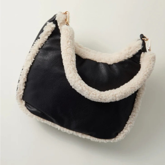 Jen & Co Handbags - Elegant Black and Cream Hobo Bag